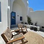 Acave Santorini