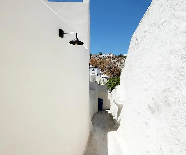 Acave Santorini *