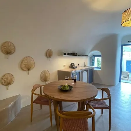 Acave Santorini Vóthon